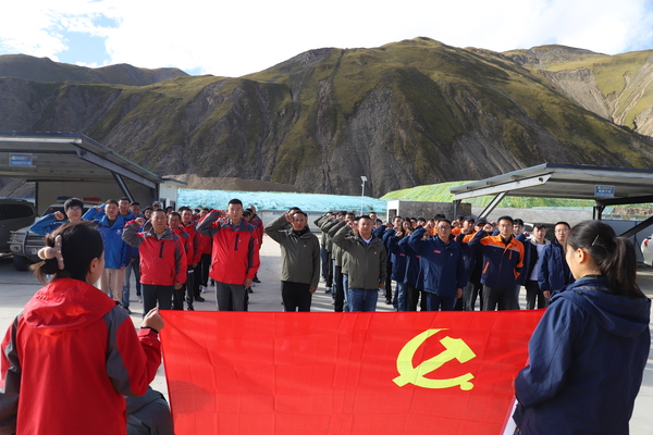 3.帕孜团结党支部党建运动.JPG
